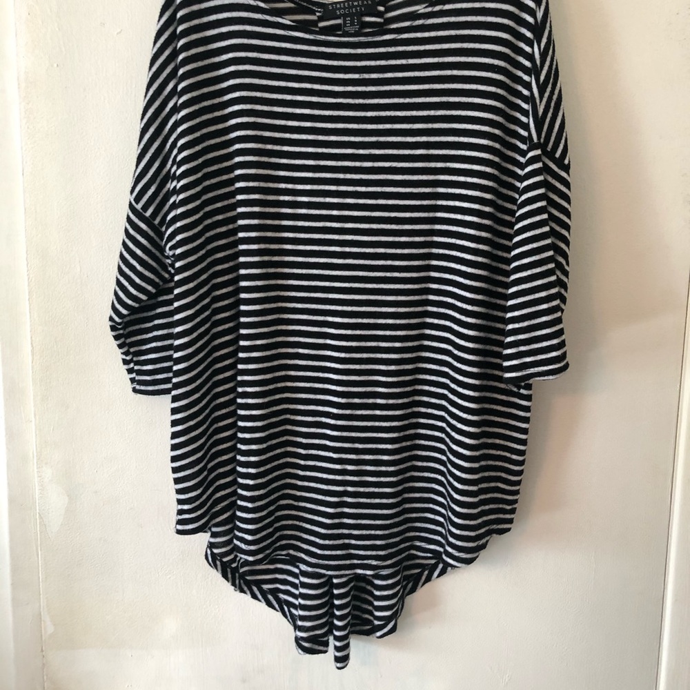 BLACK & WHITE STRIPED BLOUSE